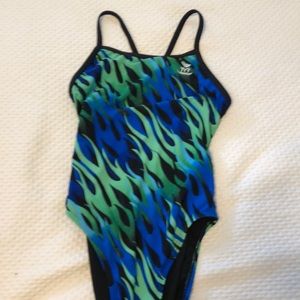 TYR suit size 32 (6-8). Only worn once or twice.